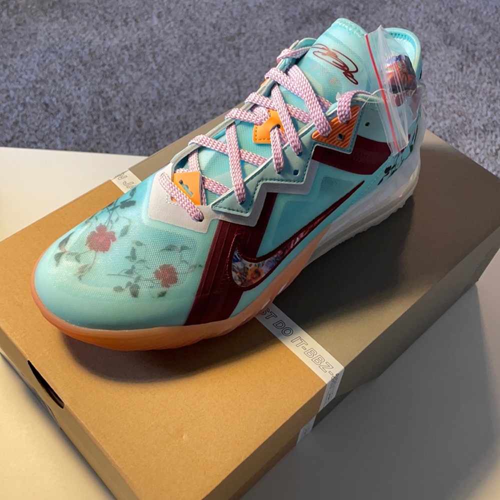 Lebron XVIII Low Daughters Mimi